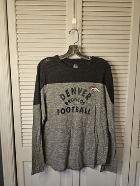 Denver Broncos Womens Gray Long-Sleeve Football Tee SZ- Medium